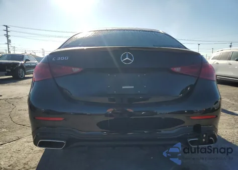 2025 Mercedes-Benz C 300 z USA, uszkodzony, nr VIN W1KAF4GB7SR246761